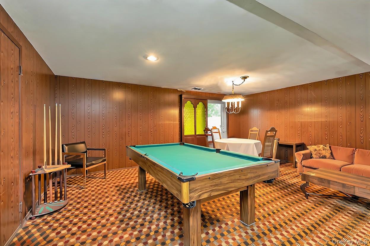 22 Valley Lane W – For Sale photo 18