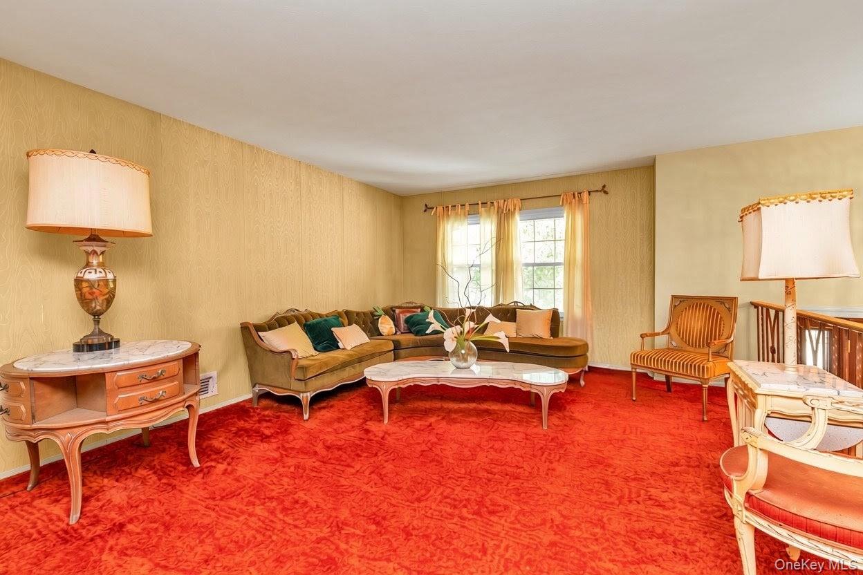 22 Valley Lane W – For Sale photo 4