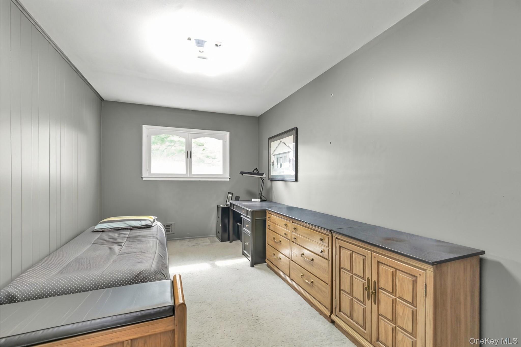 22 Valley Lane W – For Sale photo 13