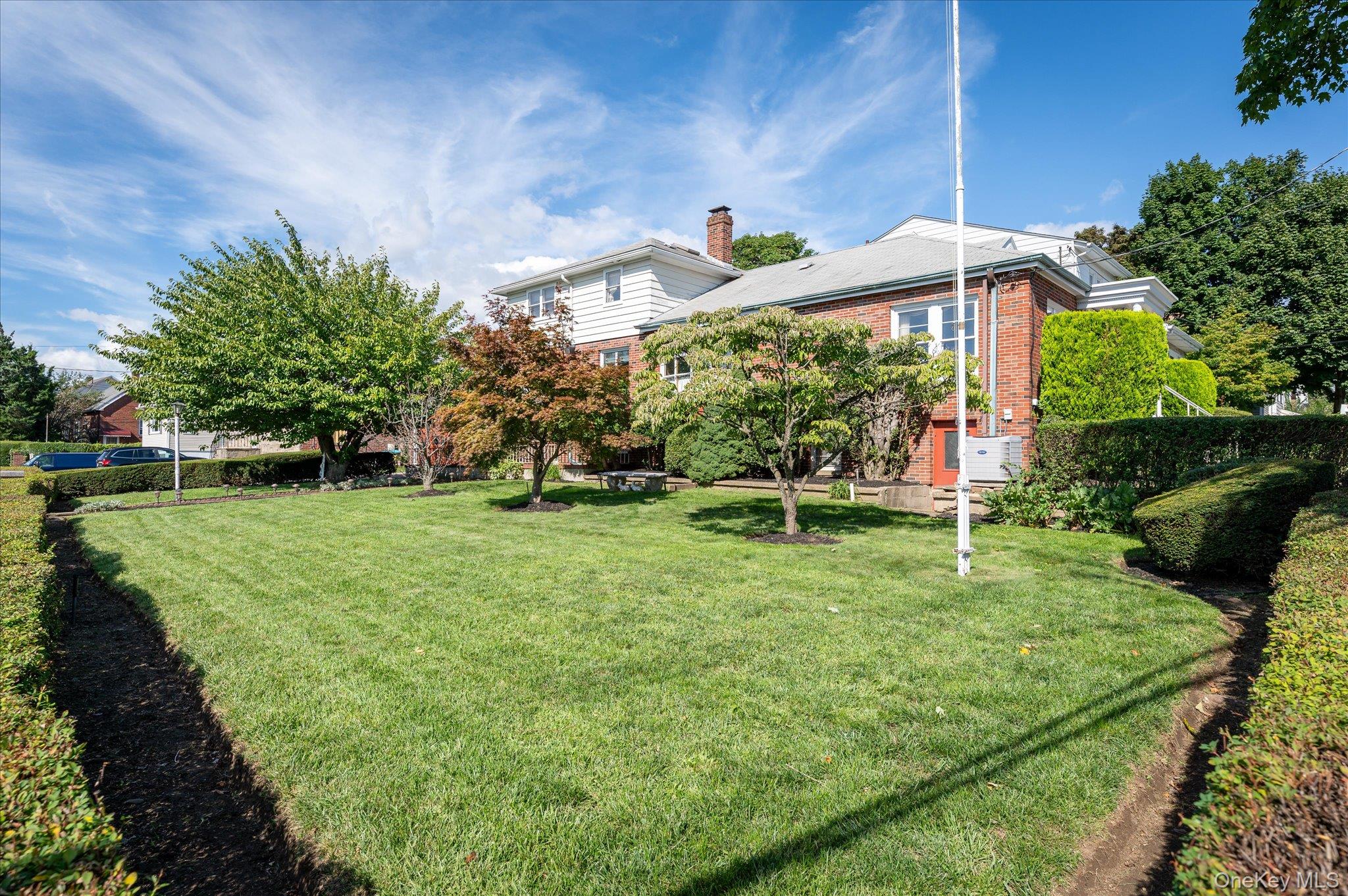 321 Hayward Street – For Sale photo 2