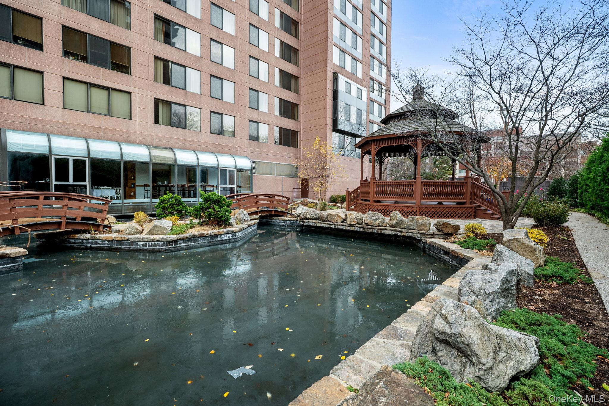4 Martine Avenue, Unit 221 photo 18