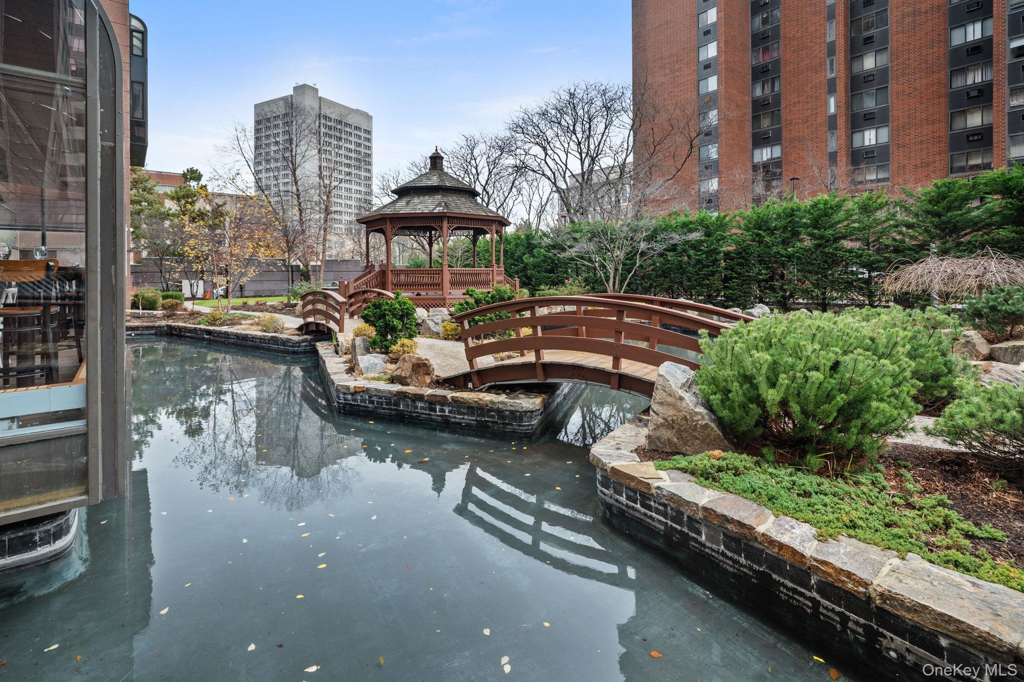 4 Martine Avenue, Unit 221 photo 17