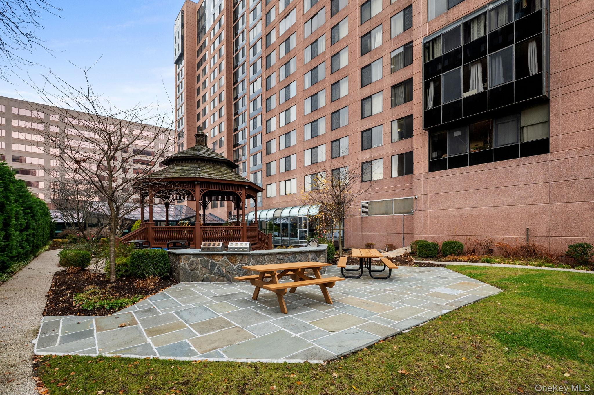 4 Martine Avenue, Unit 221 photo 19