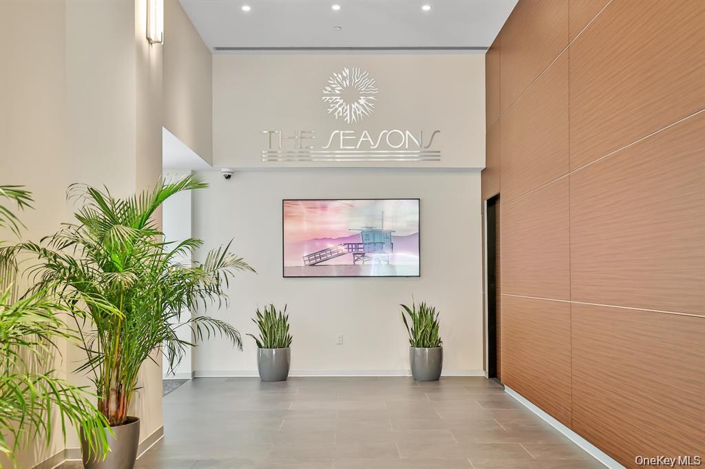4 Martine Avenue, Unit 221 photo 3