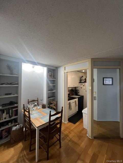 4 Martine Avenue, Unit 221 photo 8
