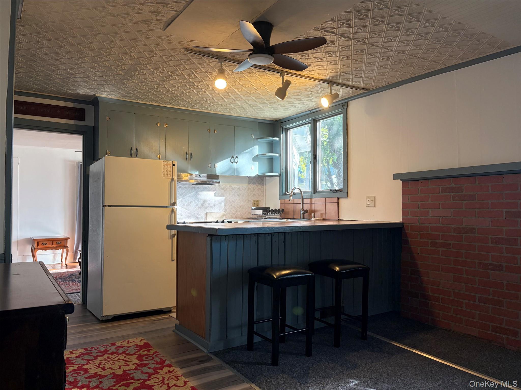 549 Main Road, Unit B photo 3