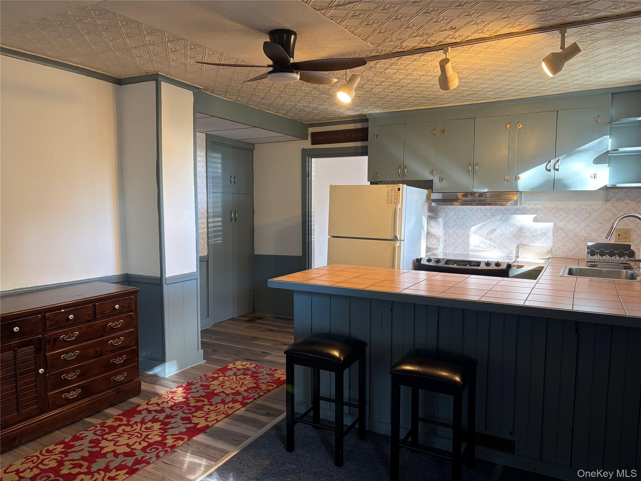 549 Main Road, Unit B photo 4