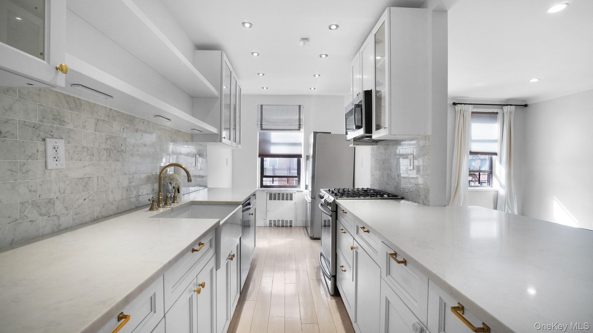 66-15 Wetherole St, Unit E4 photo 6