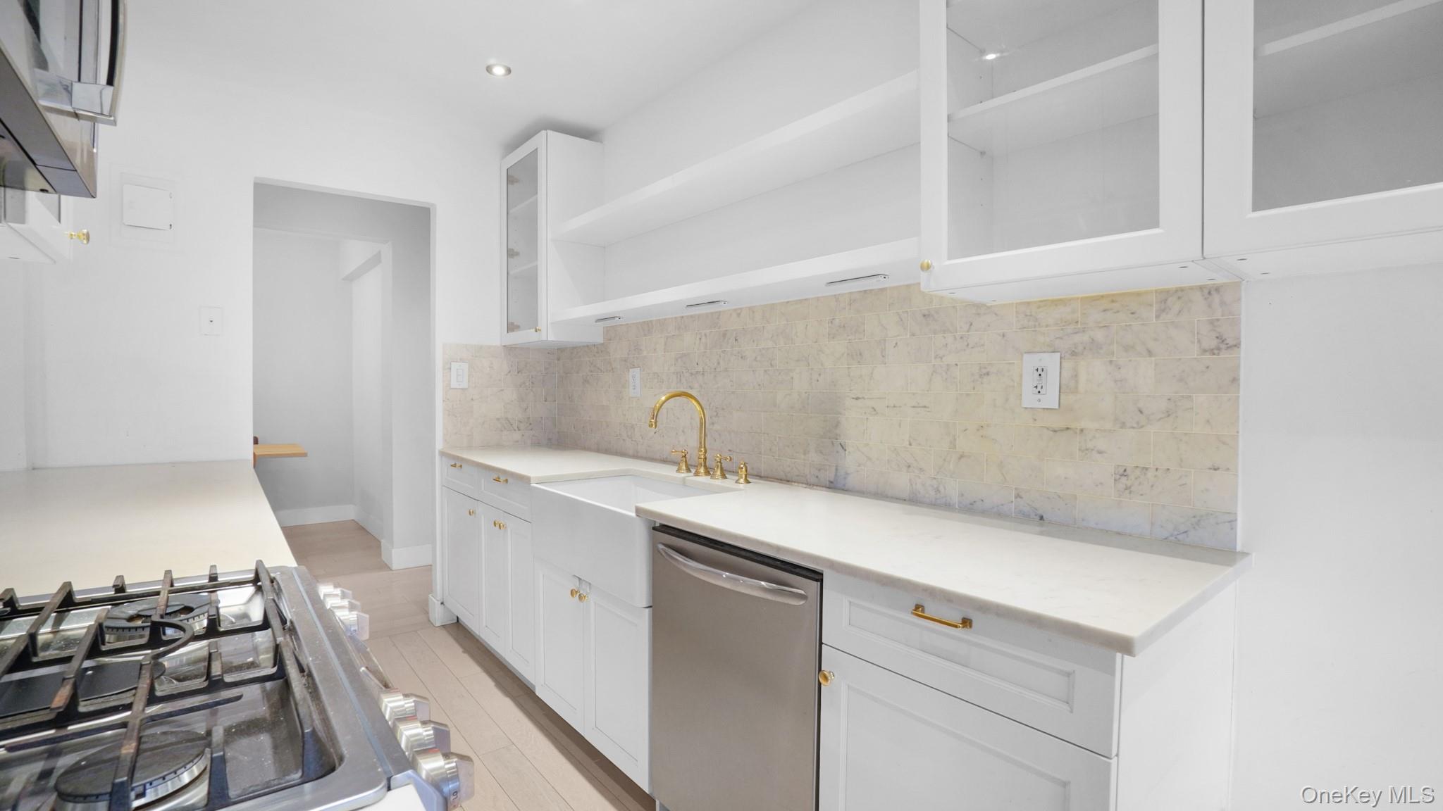 66-15 Wetherole St, Unit E4 photo 8