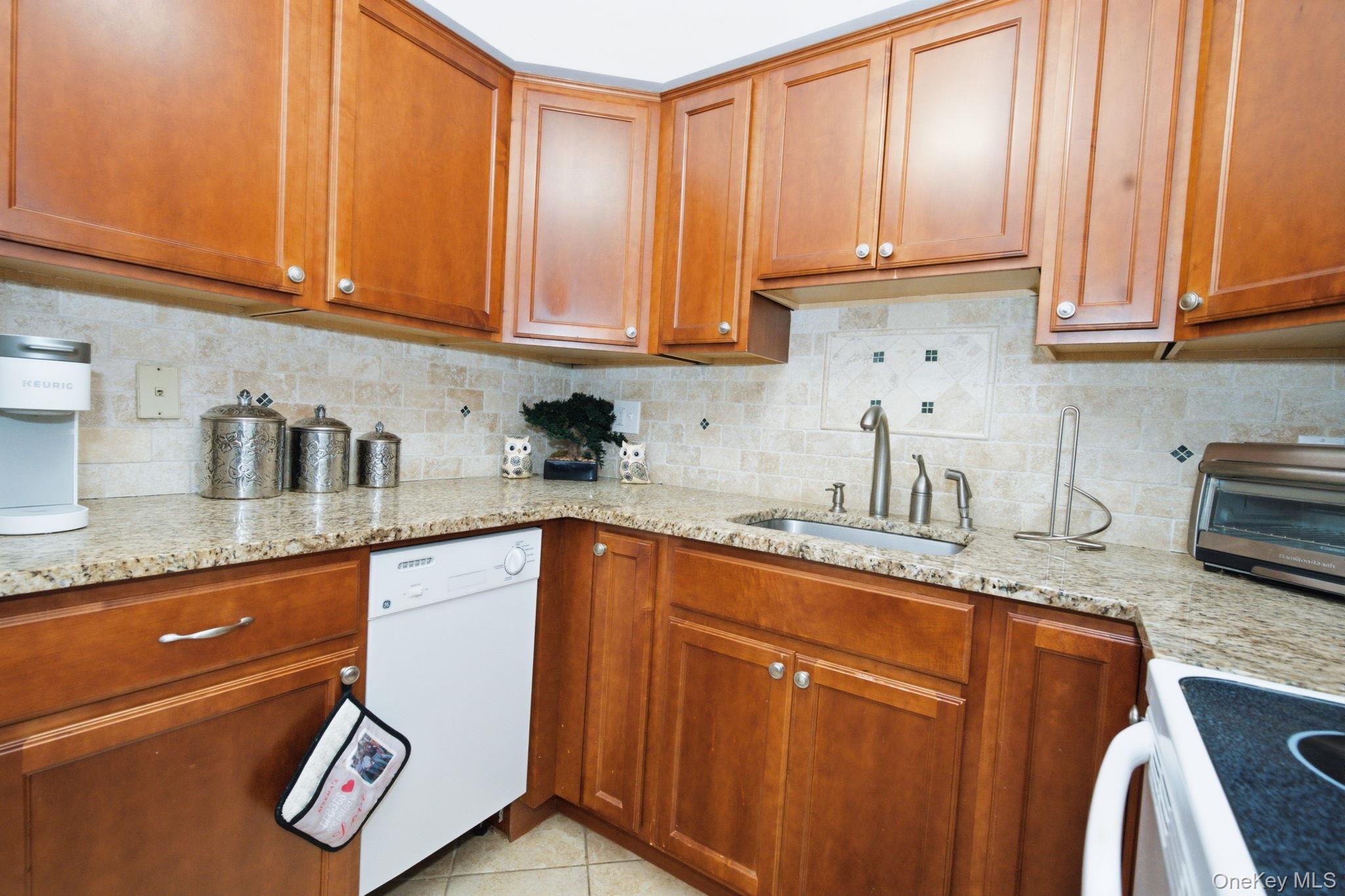 27 Walden Court, Unit F photo 4