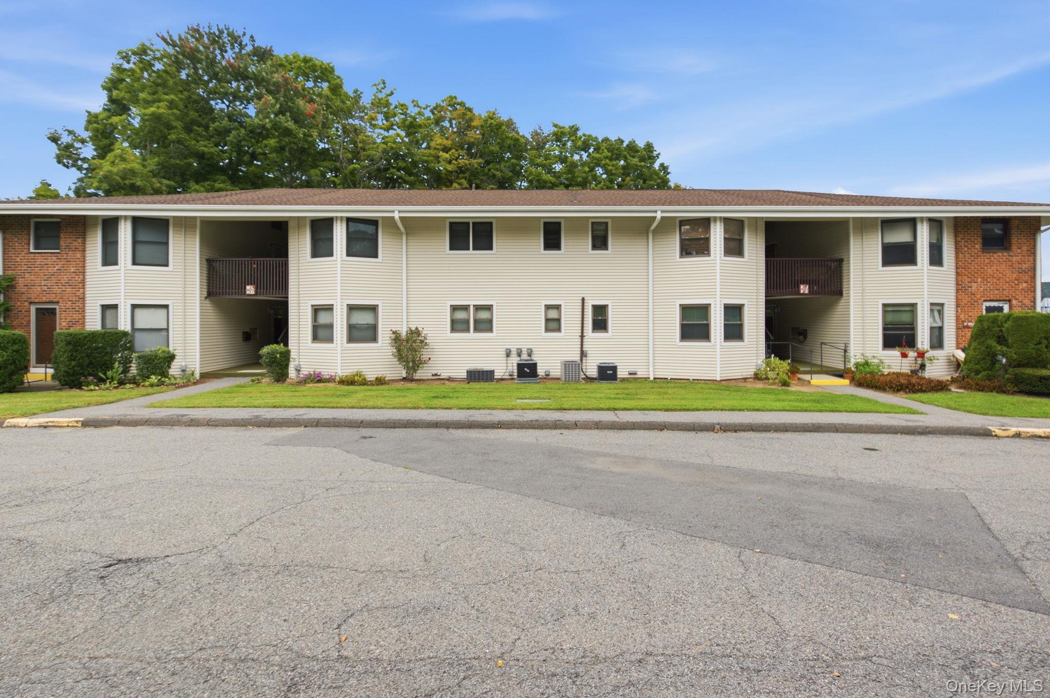 27 Walden Court, Unit F photo 3
