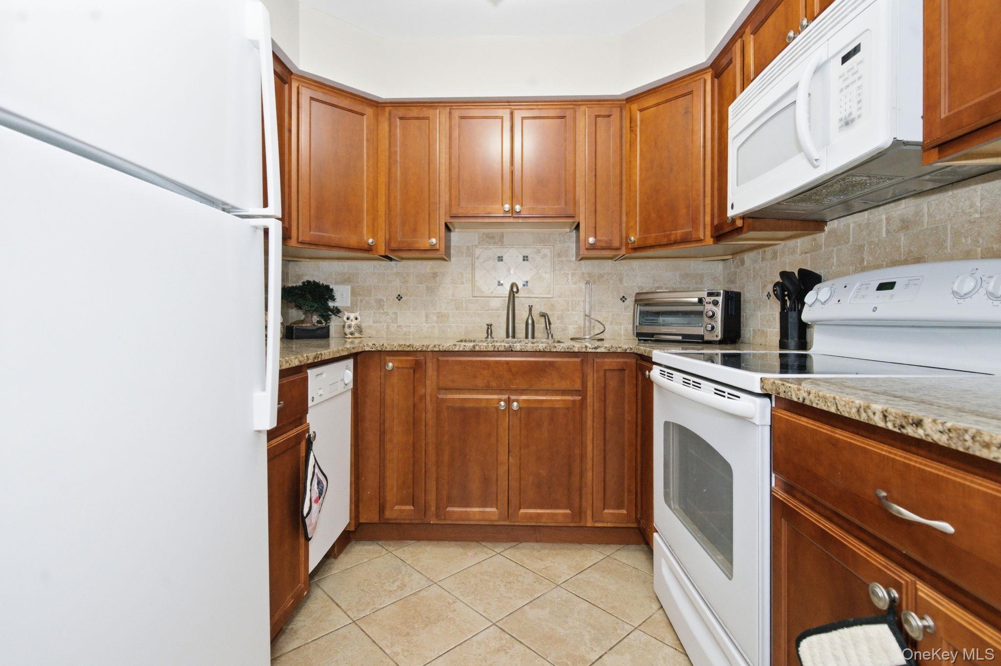 27 Walden Court, Unit F photo 5