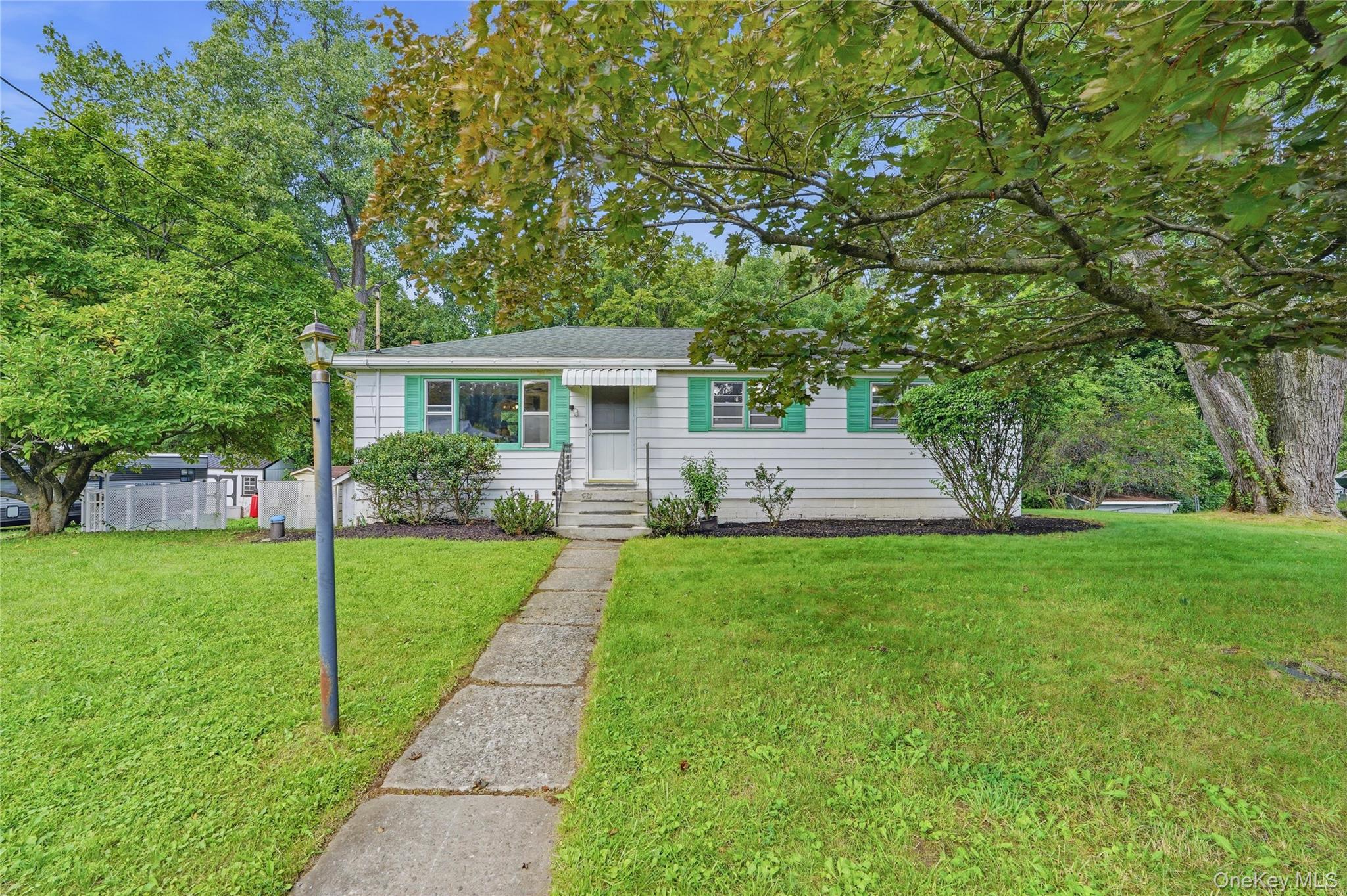 529 Lakeview Terrace – For Sale