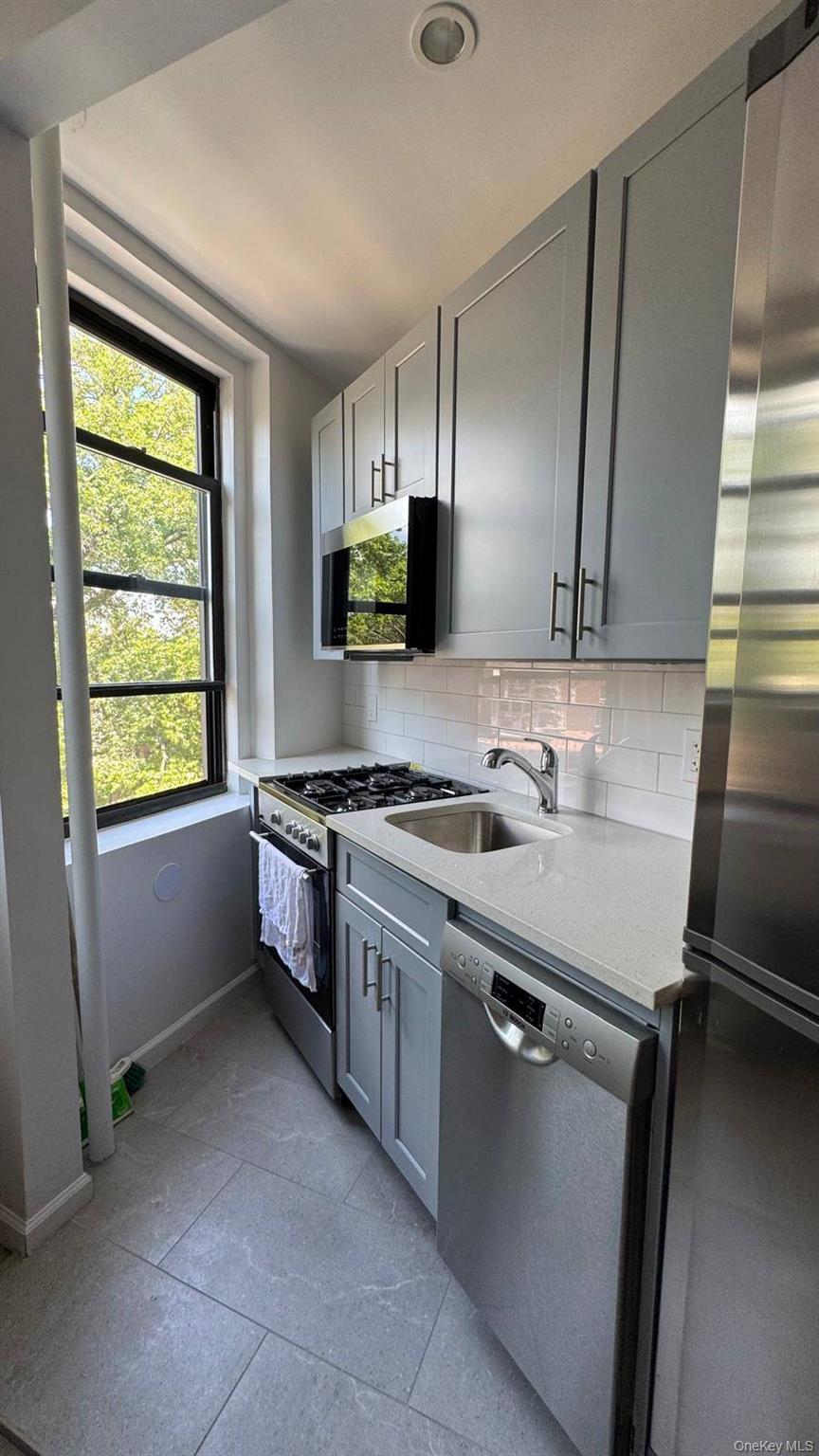 44-14 Newtown Road, Unit 3T photo 4