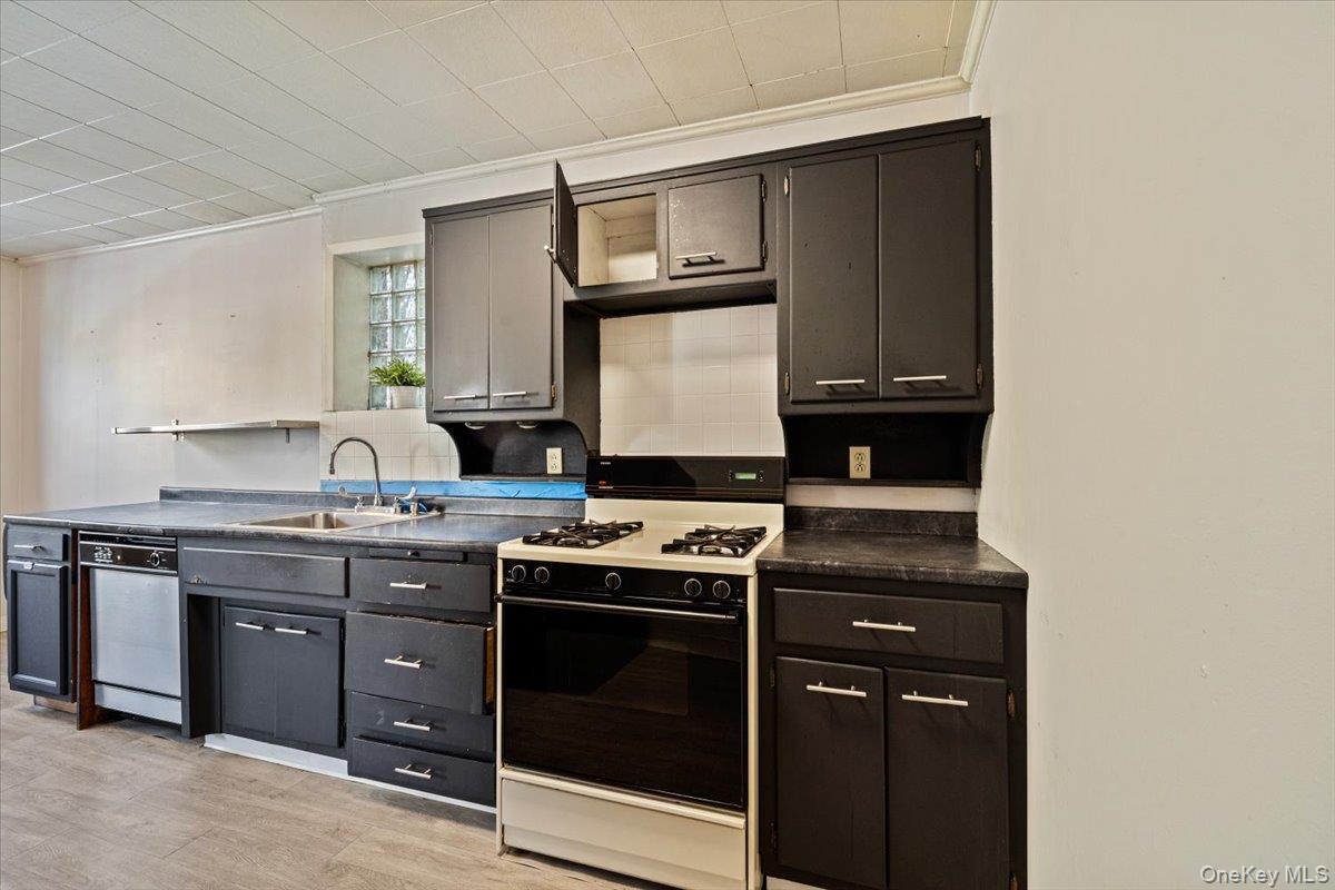 31-81 45th Street – For Sale photo 18