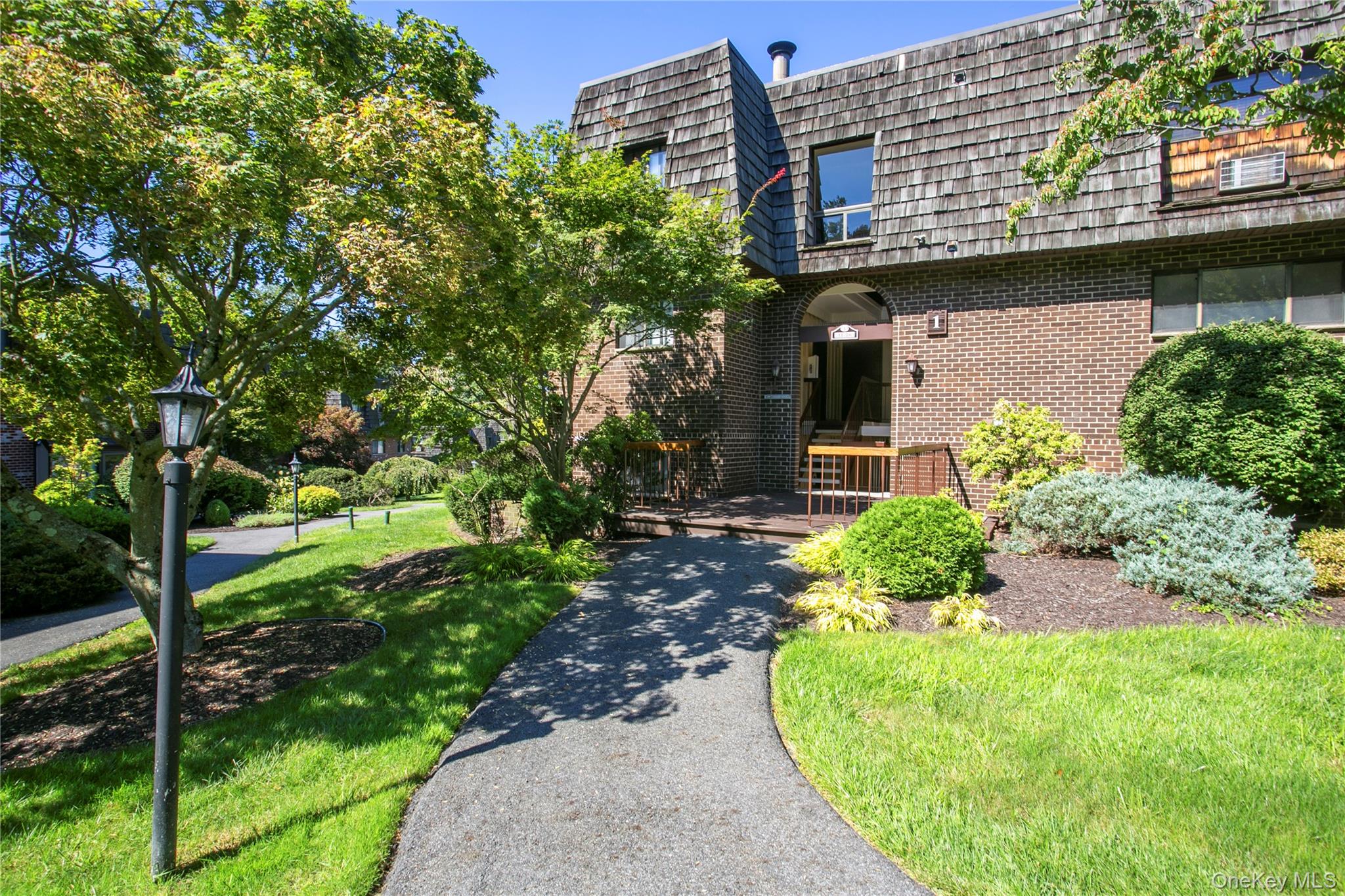 4 Briarcliff Drive S, Unit 4
