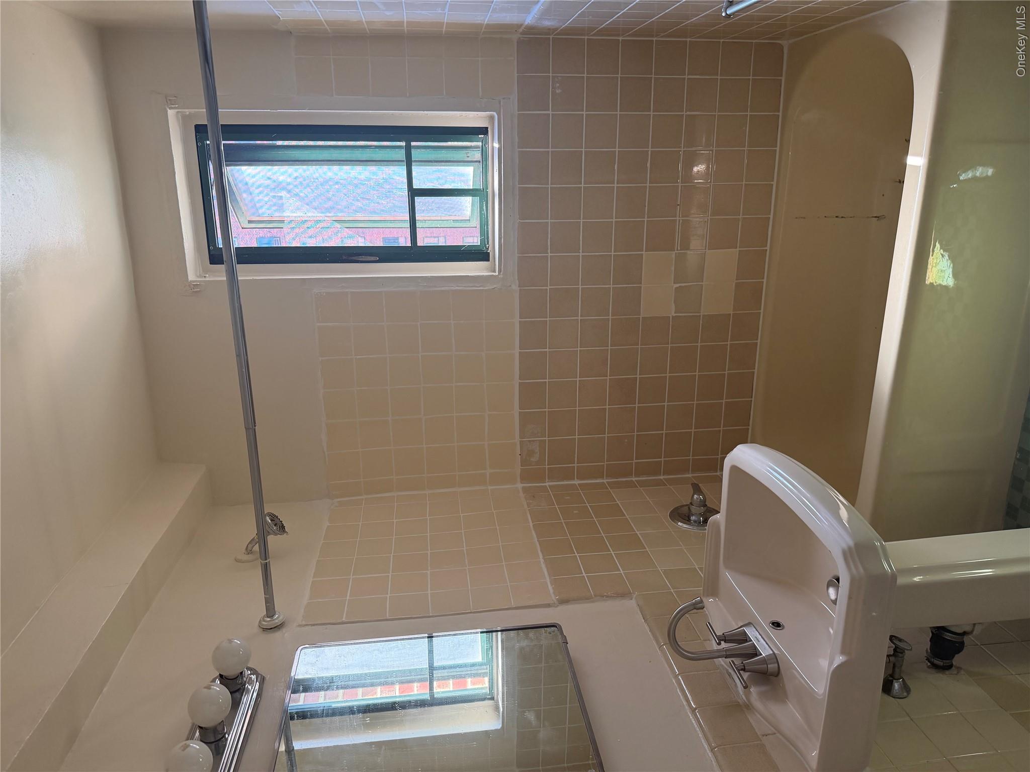 1641 Metropolitan Avenue, Unit 3H photo 5