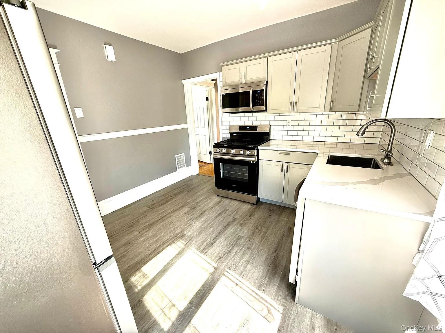 30 Manitou Avenue, Unit 2 photo 11