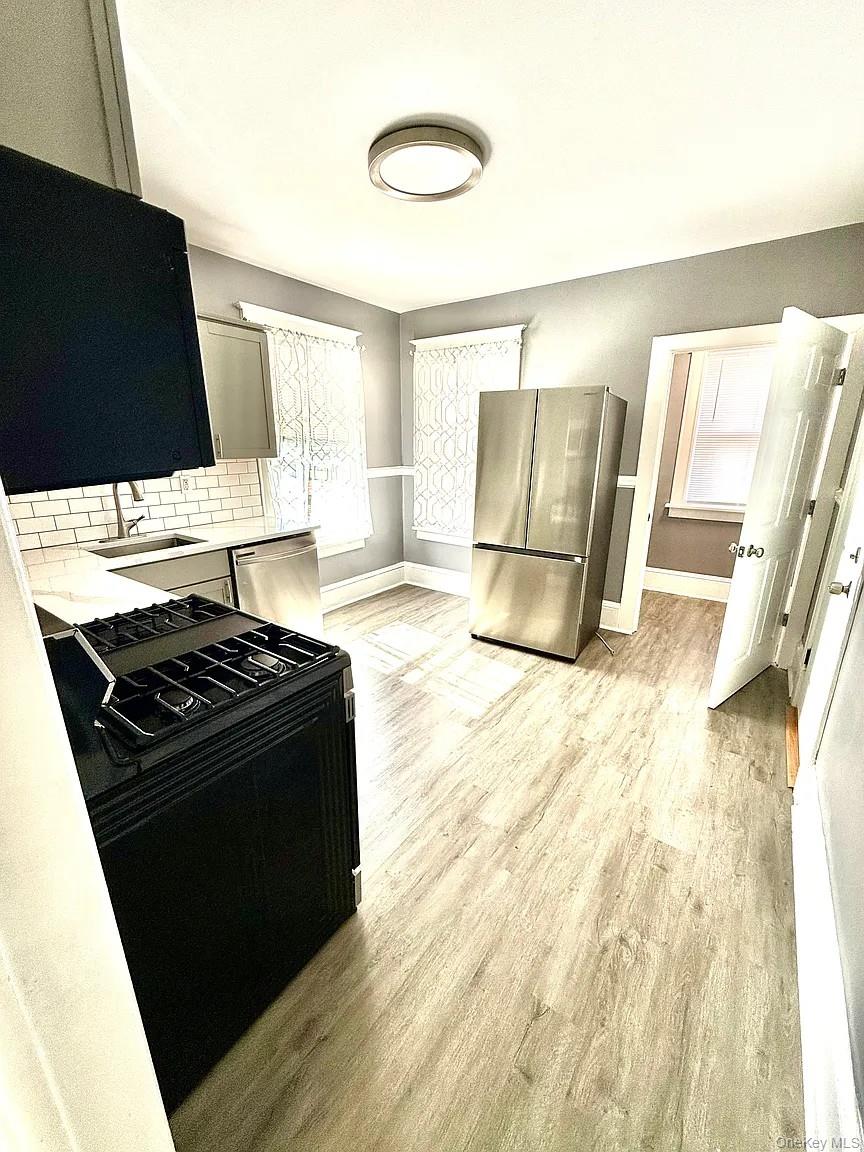 30 Manitou Avenue, Unit 2 photo 12