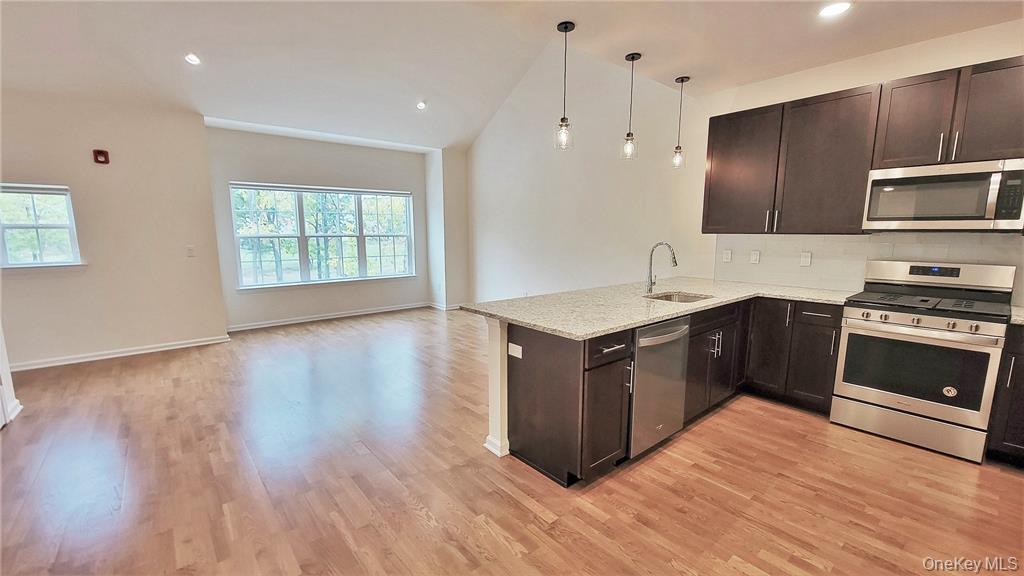260 W Main Street, Unit 11 photo 2