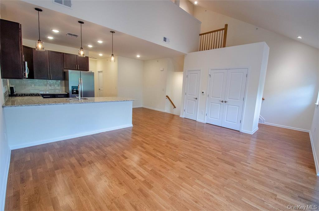 260 W Main Street, Unit 11 photo 3