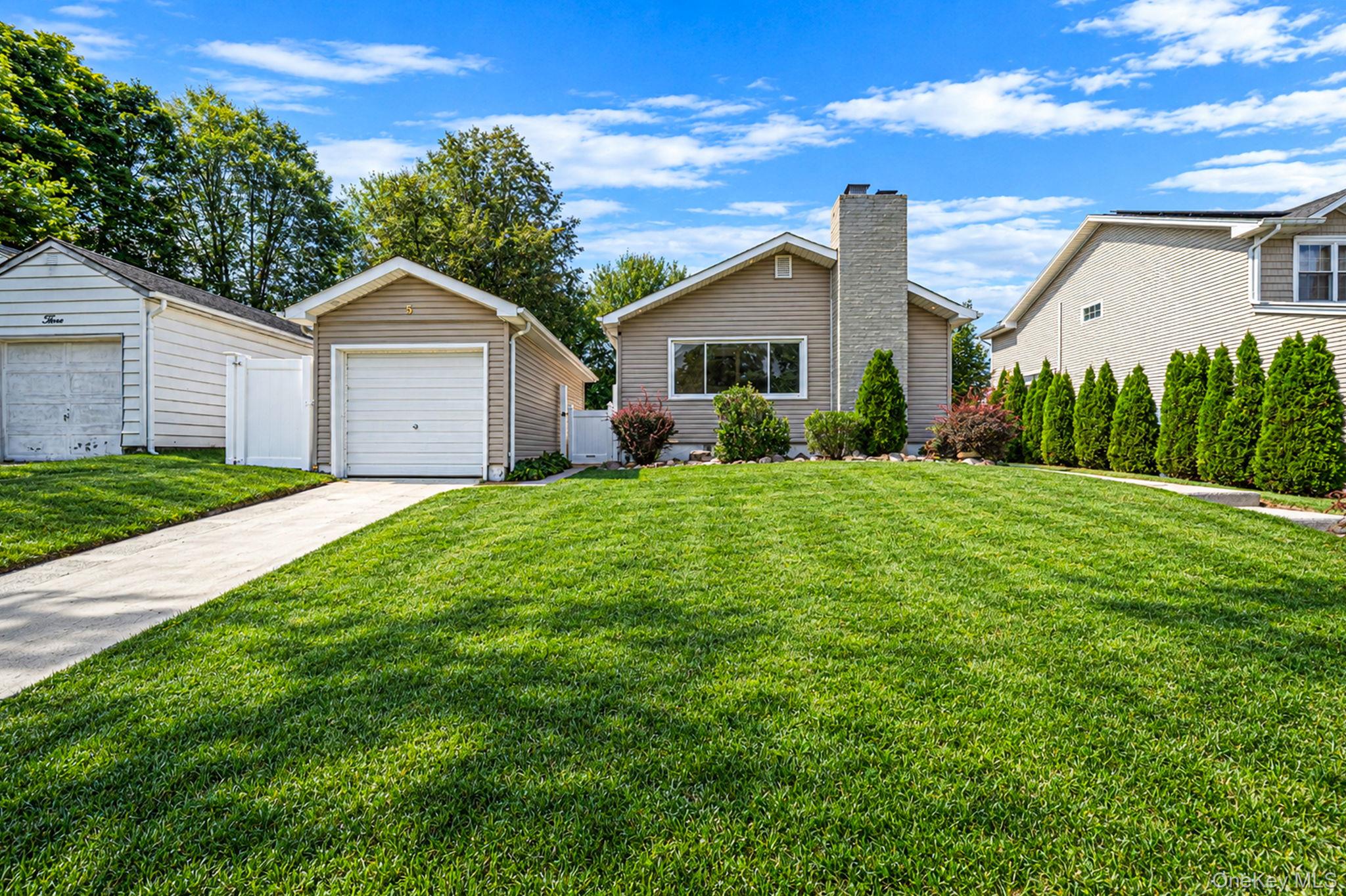 5 Willets Drive – For Sale photo 2