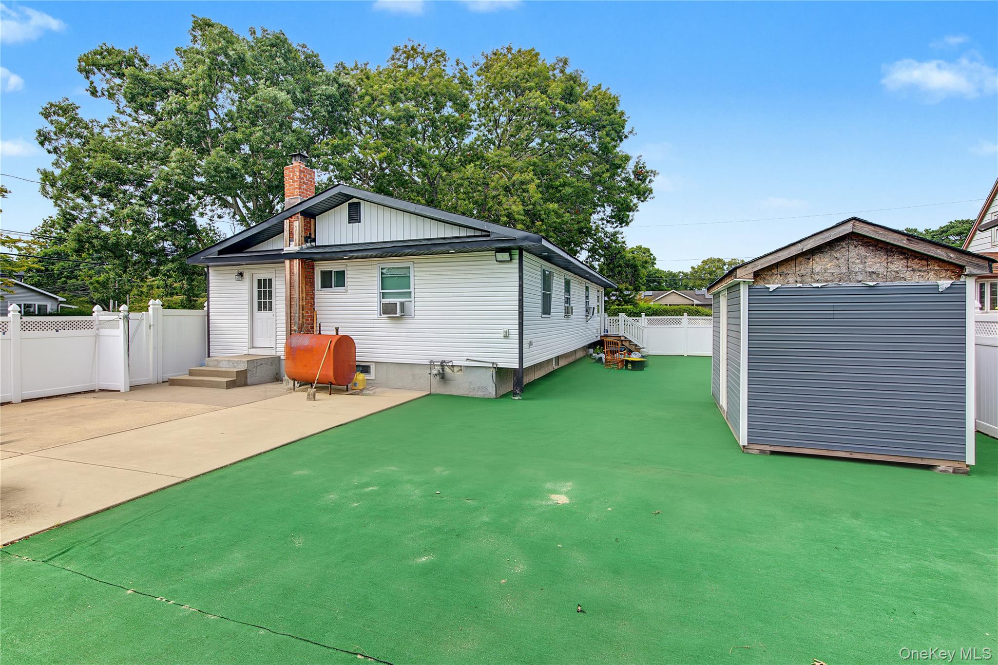 1085 Bay Shore Avenue – For Sale photo 6