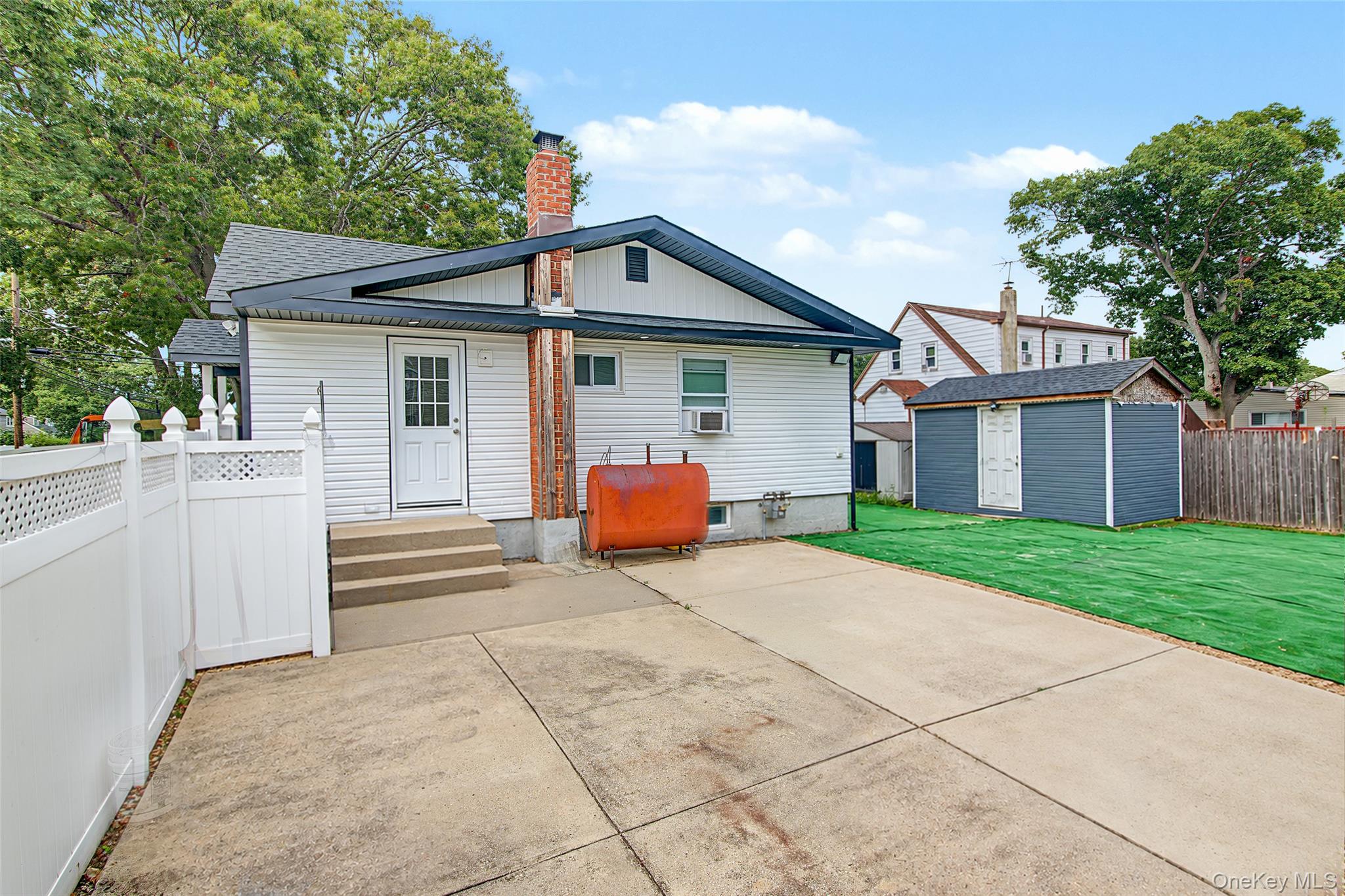 1085 Bay Shore Avenue – For Sale photo 7