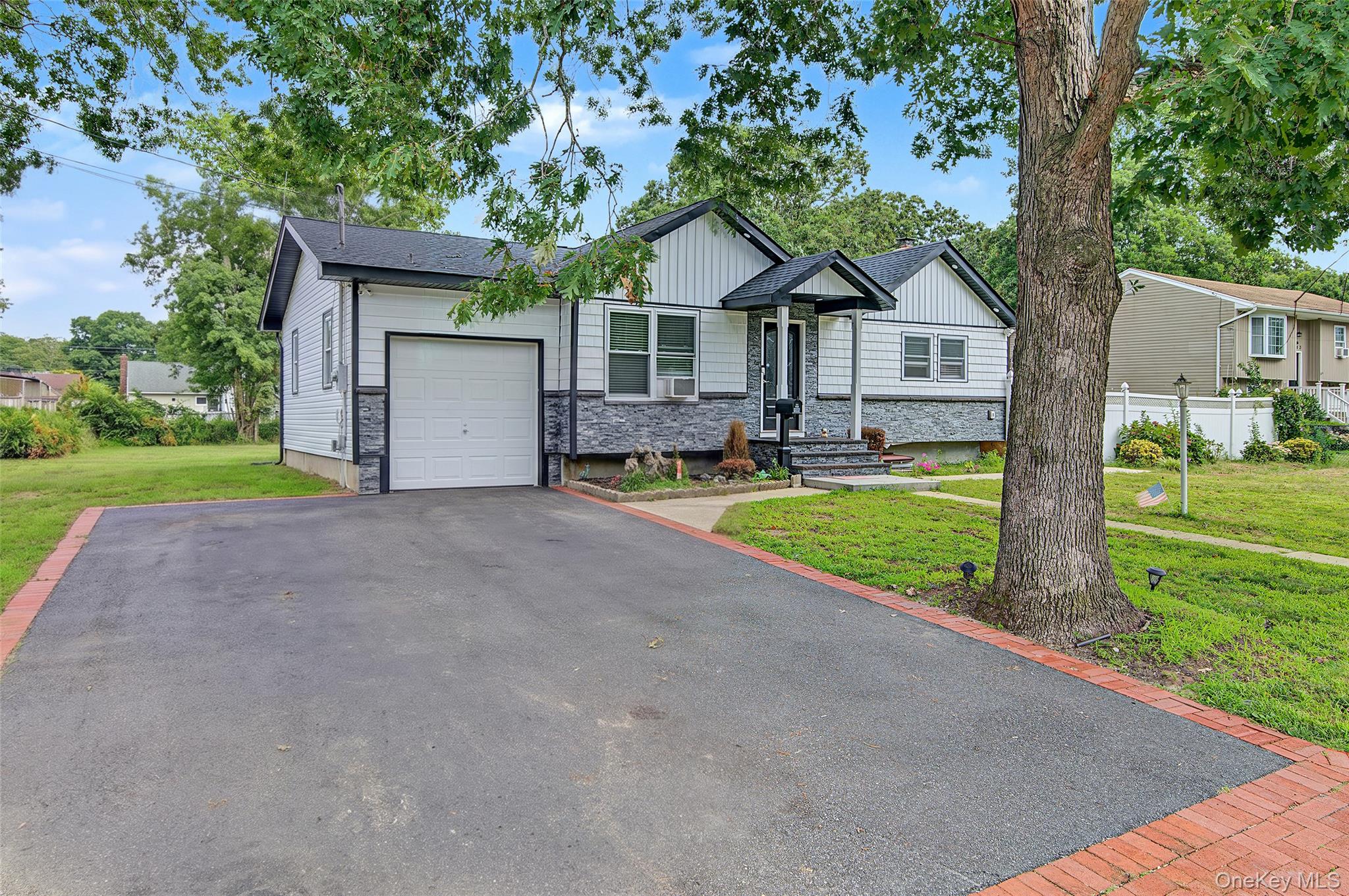 1085 Bay Shore Avenue – For Sale photo 3