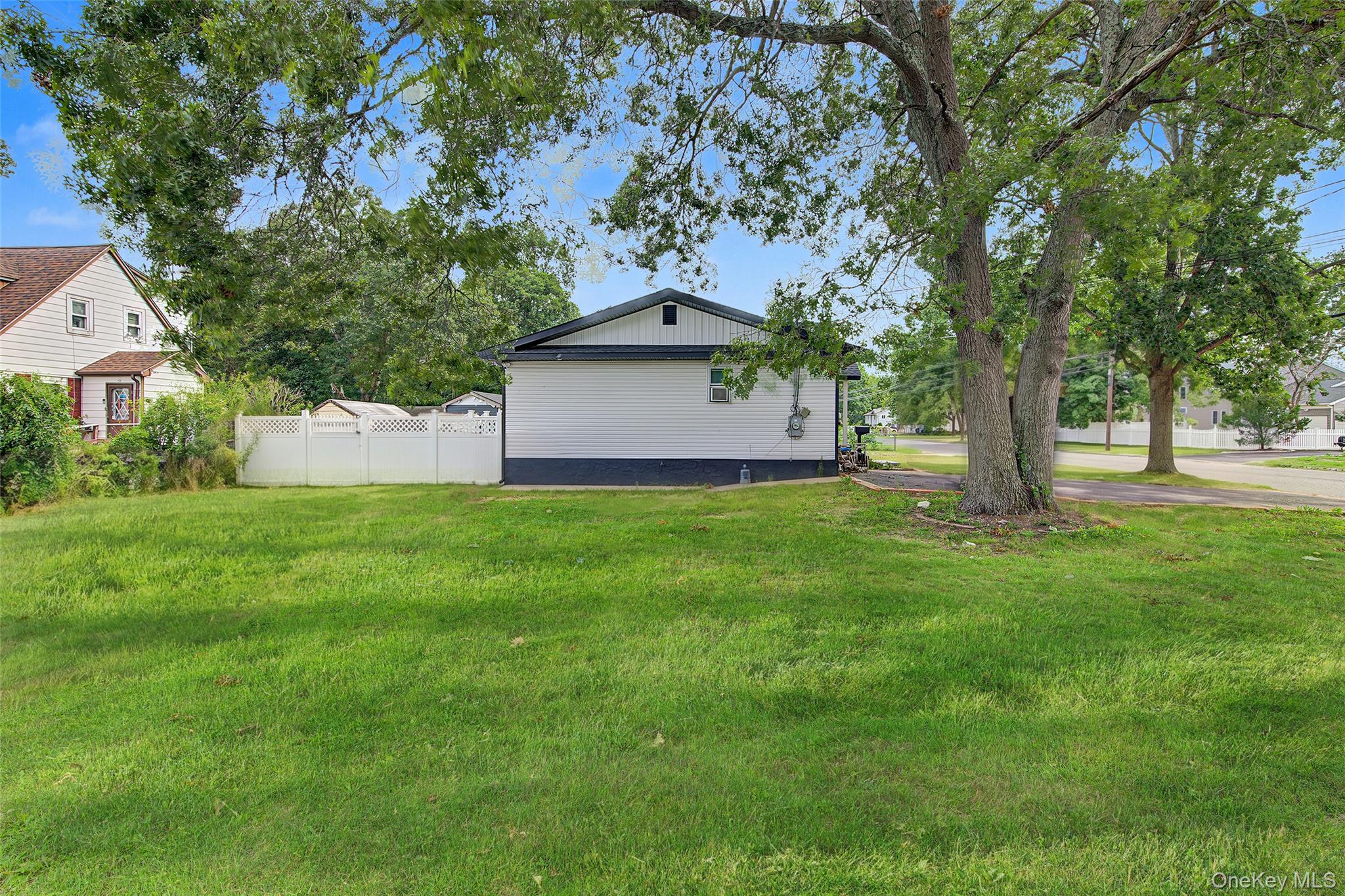 1085 Bay Shore Avenue – For Sale photo 4