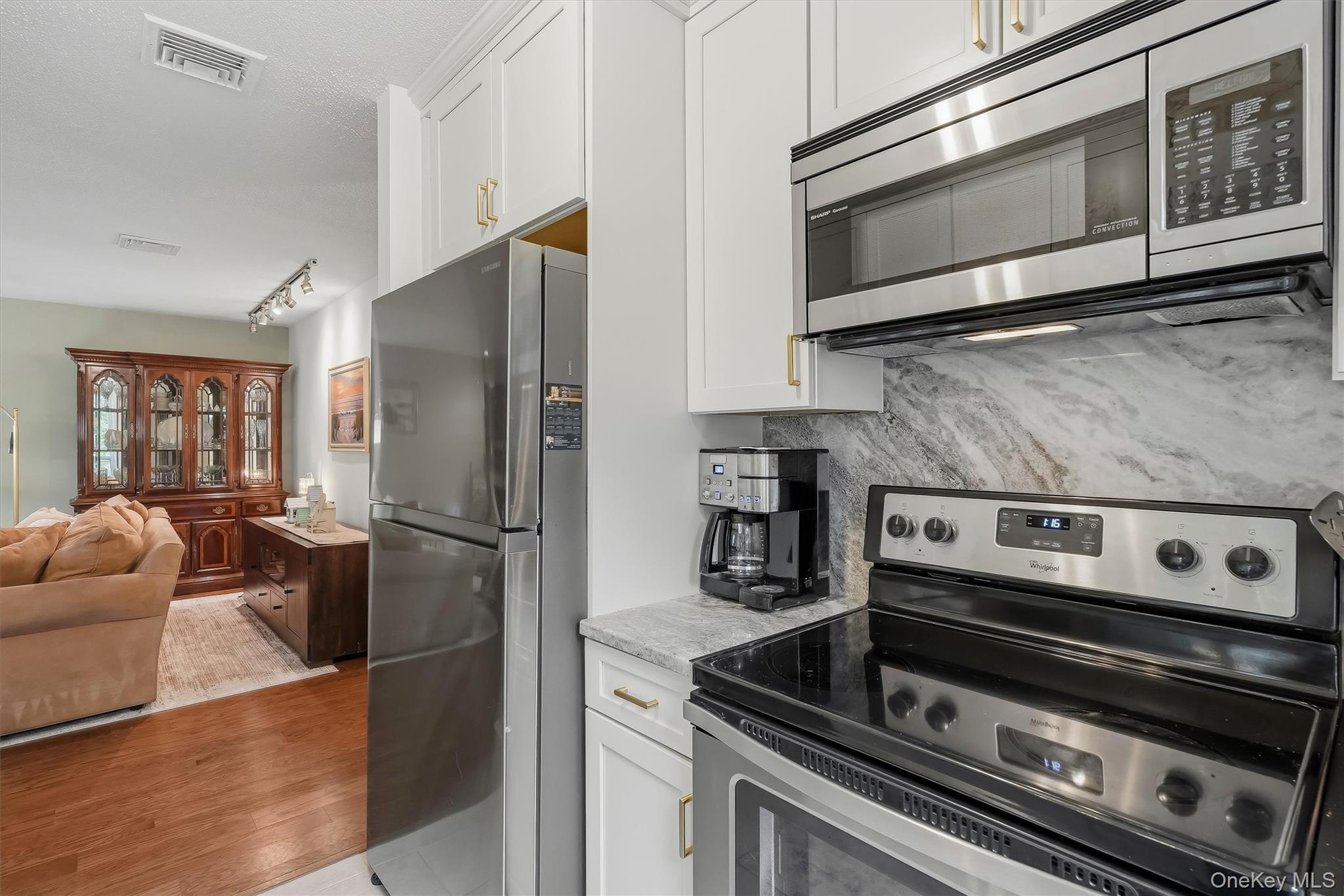 25 Villa Drive – For Sale photo 10