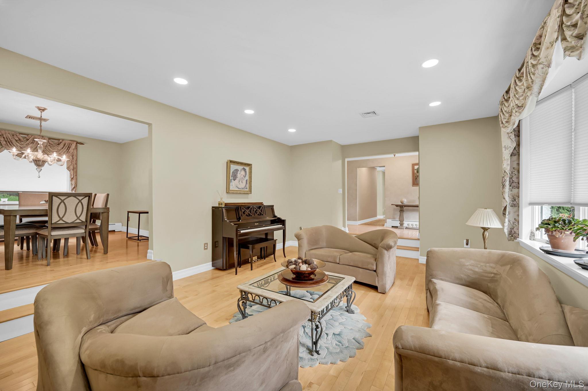 15 Ramapo Lane – For Sale photo 9