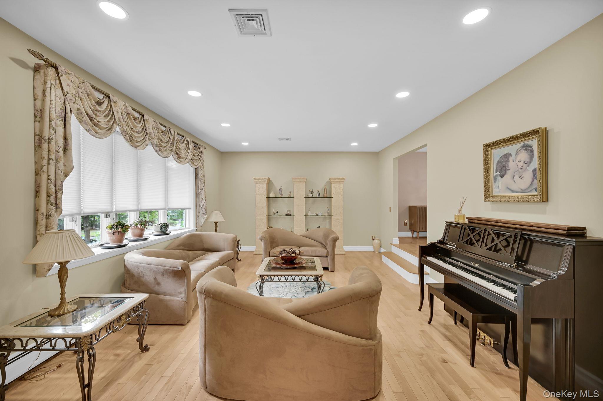 15 Ramapo Lane – For Sale photo 7
