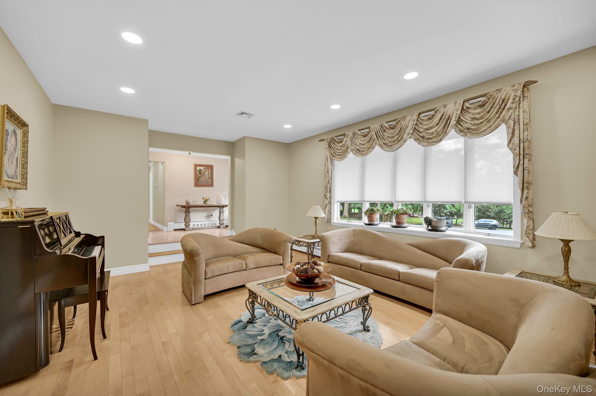 15 Ramapo Lane – For Sale photo 8