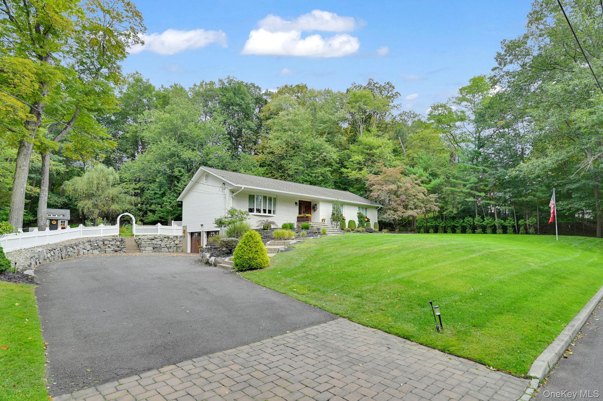 15 Ramapo Lane – For Sale photo 2