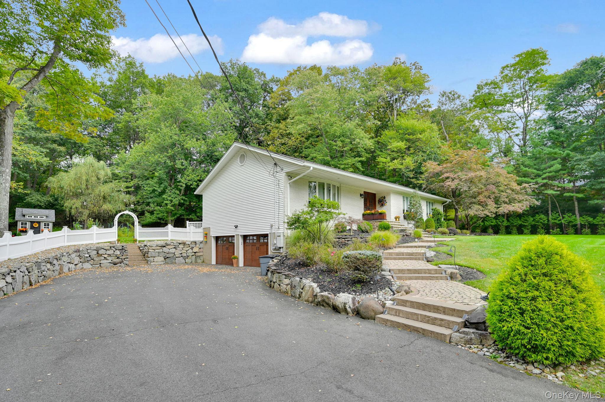15 Ramapo Lane – For Sale photo 3
