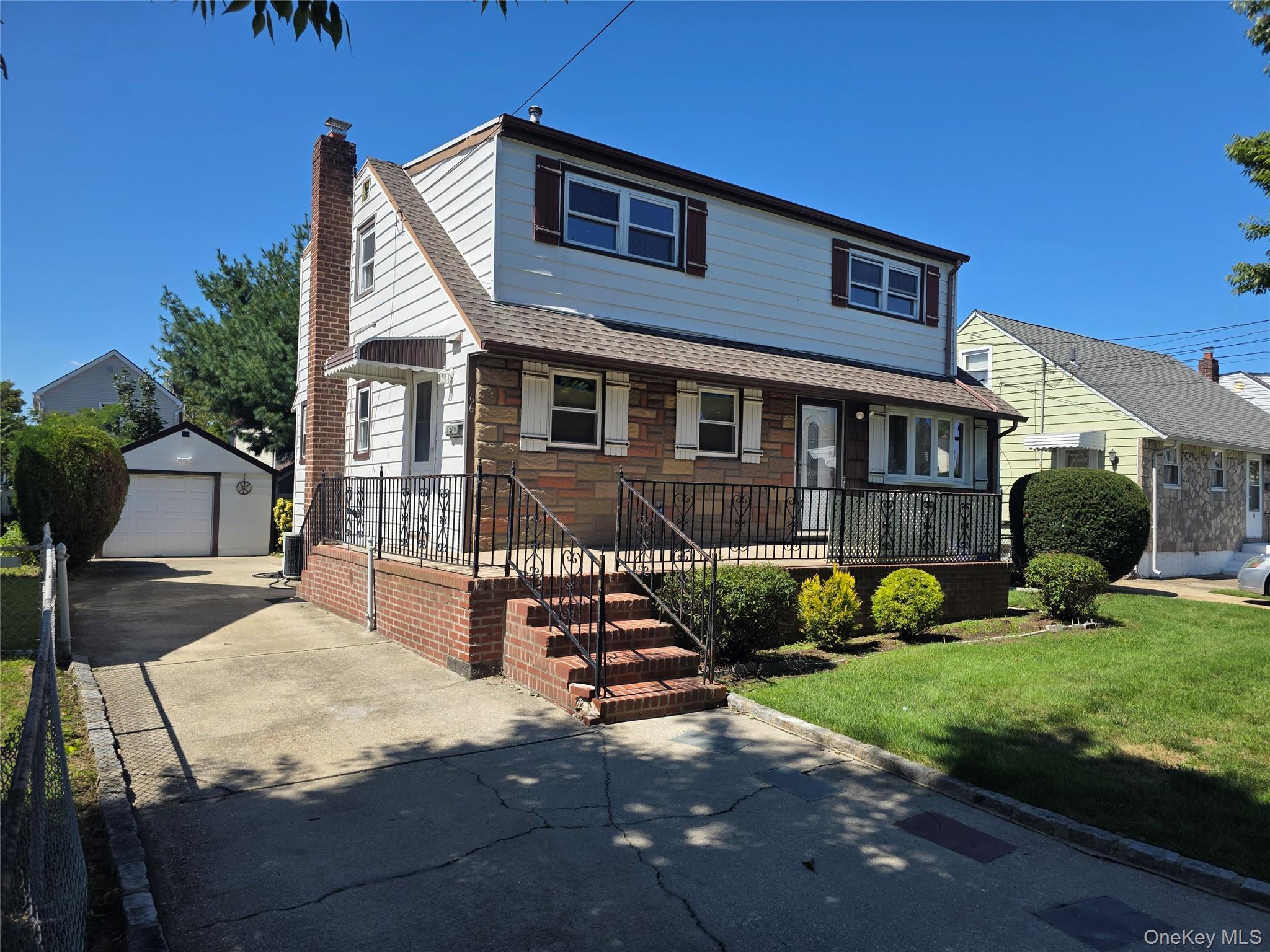 66 Gates Avenue, Unit 1 photo 2