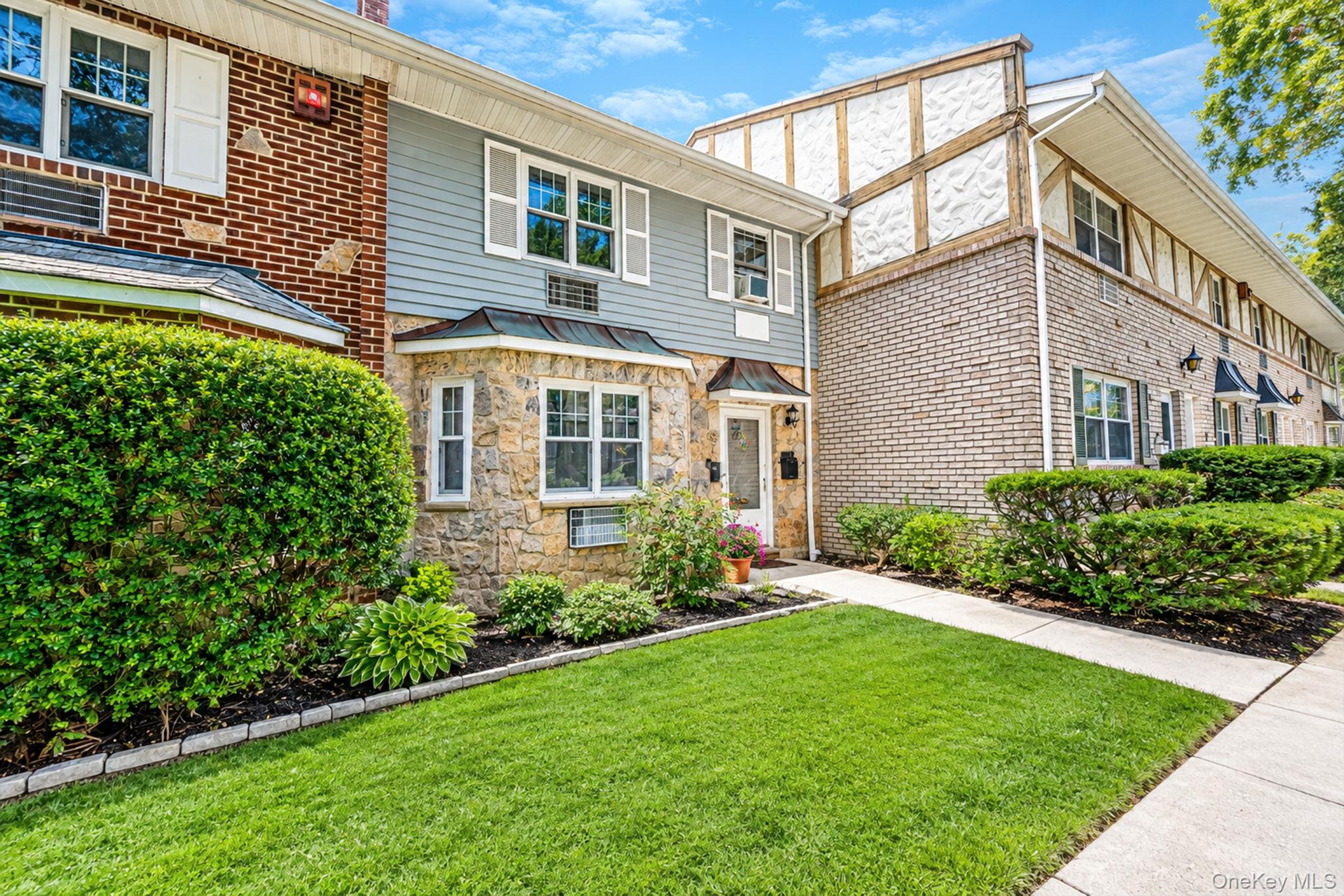 11 Glen Hollow Drive, Unit D7 photo 3