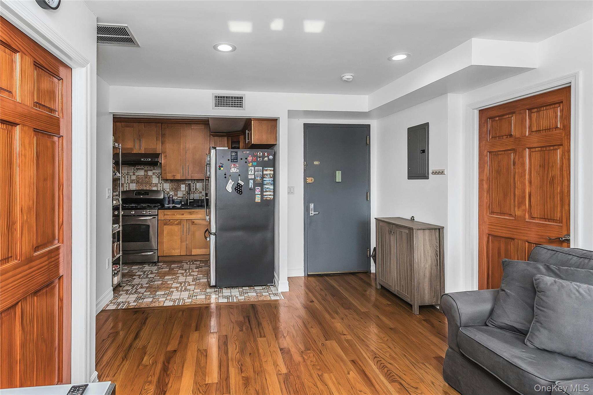 85-10 Elmhurst Avenue, Unit 5B photo 6