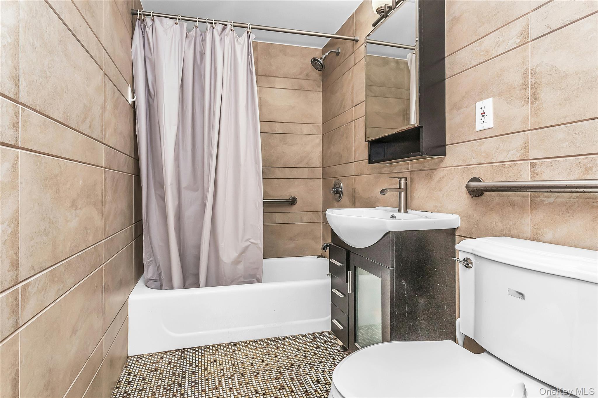 85-10 Elmhurst Avenue, Unit 5B photo 18