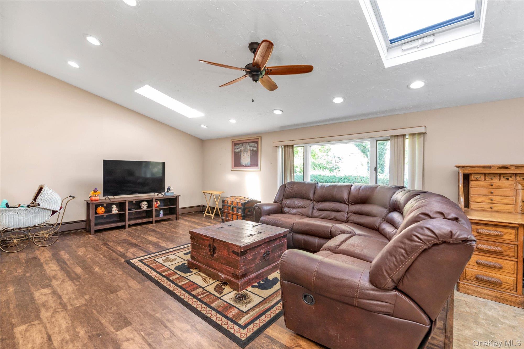 157 Land Lane – For Sale photo 8