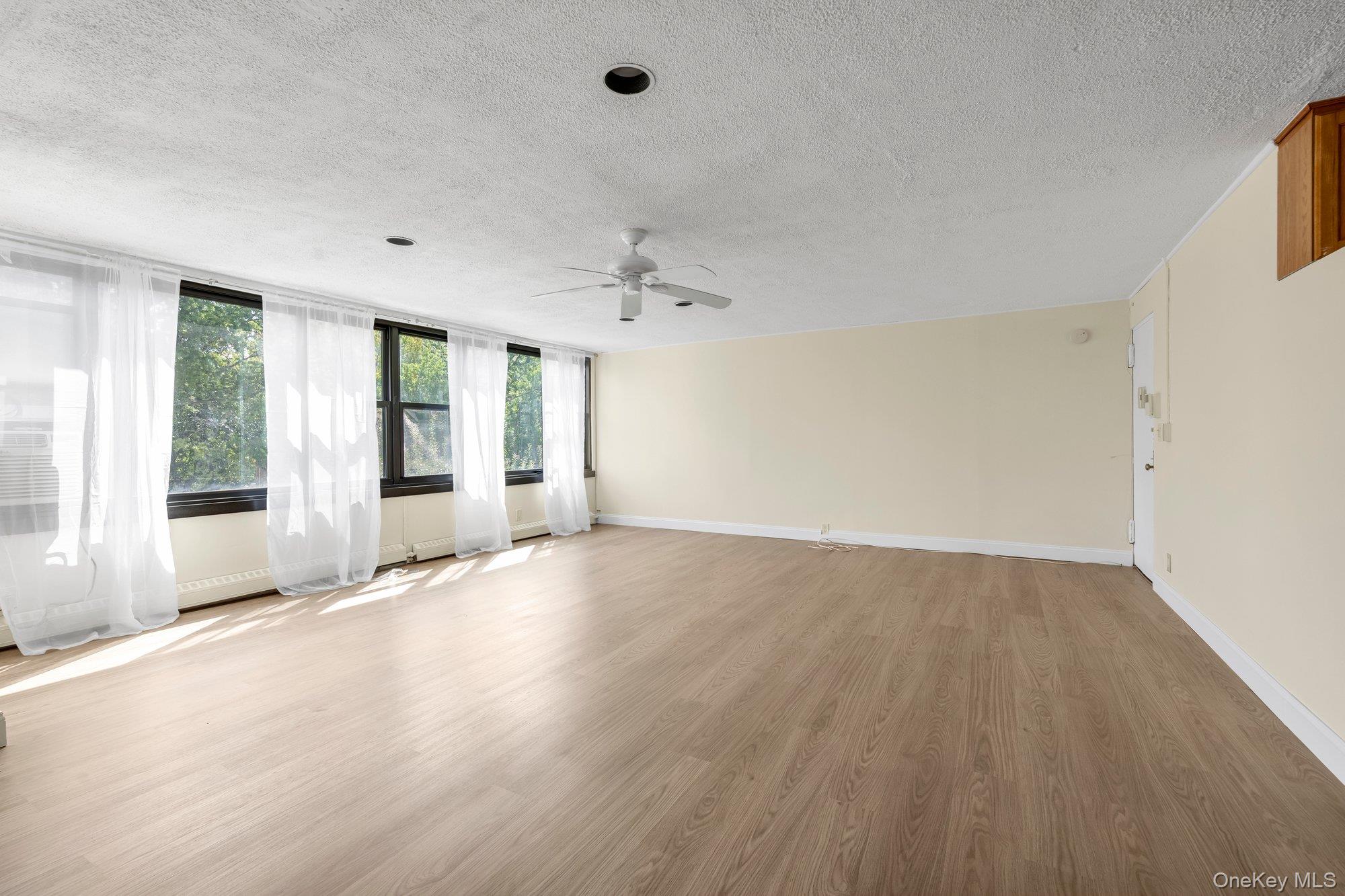 10-01 162 Street, Unit 4A photo 2