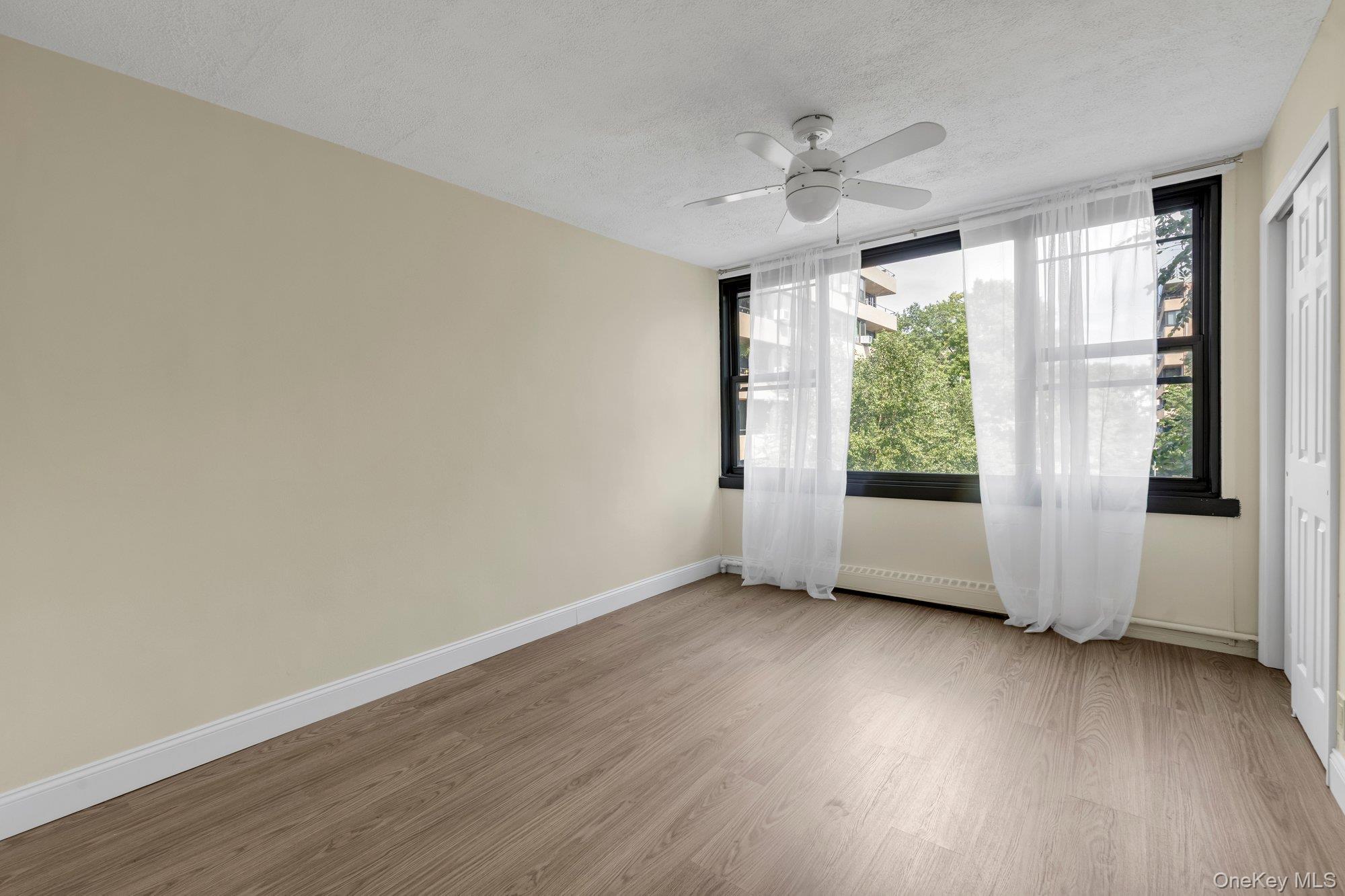 10-01 162 Street, Unit 4A photo 8