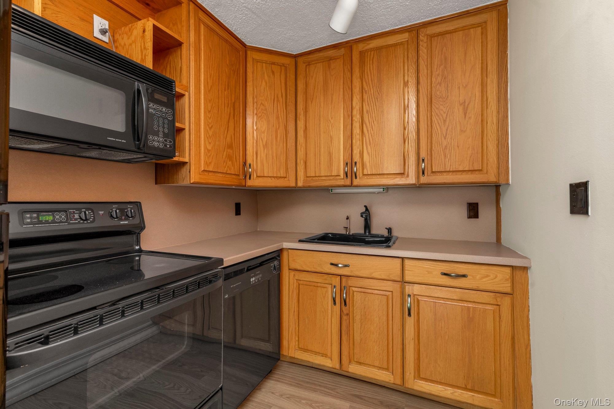 10-01 162 Street, Unit 4A photo 4