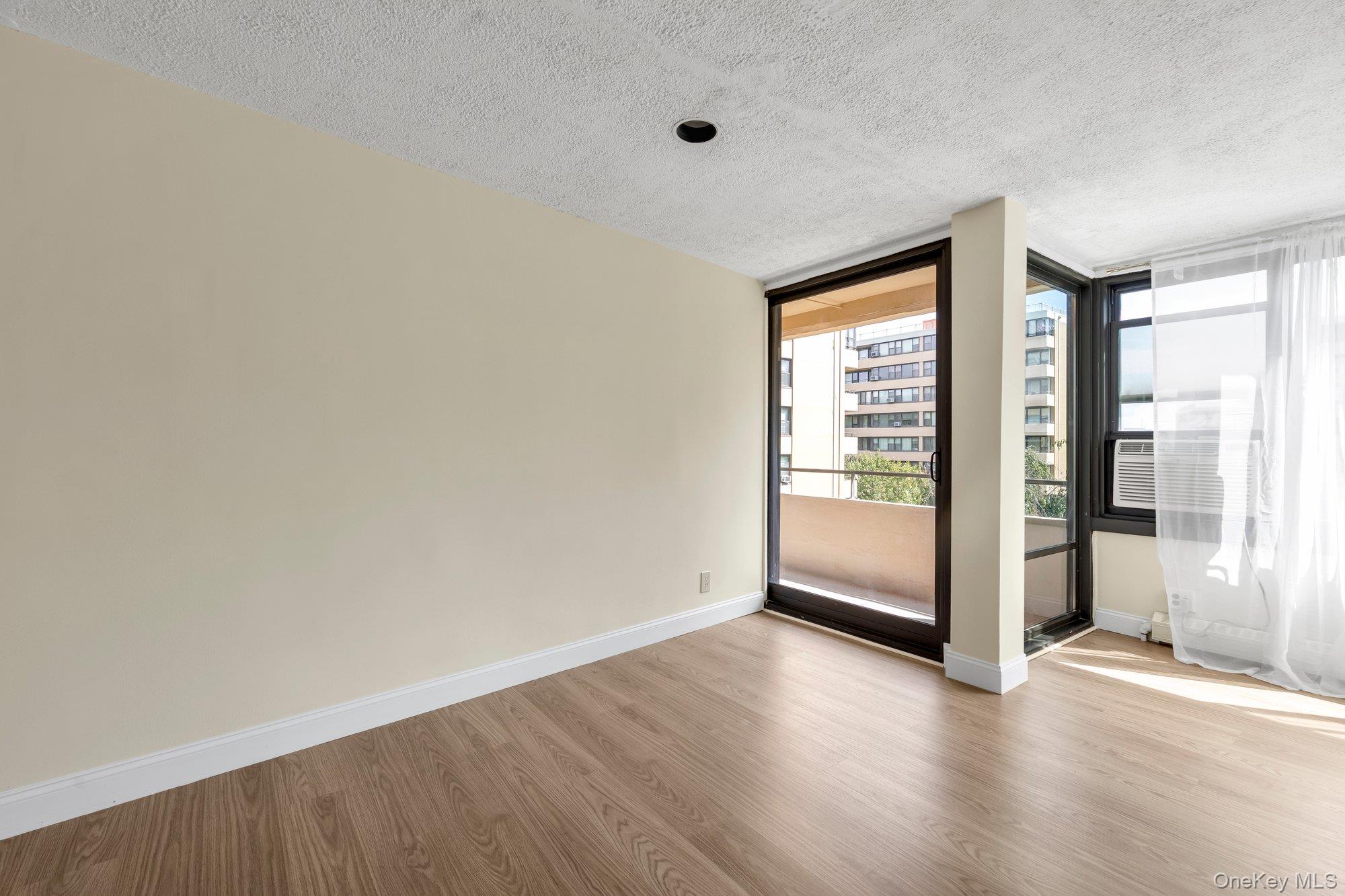 10-01 162 Street, Unit 4A photo 5
