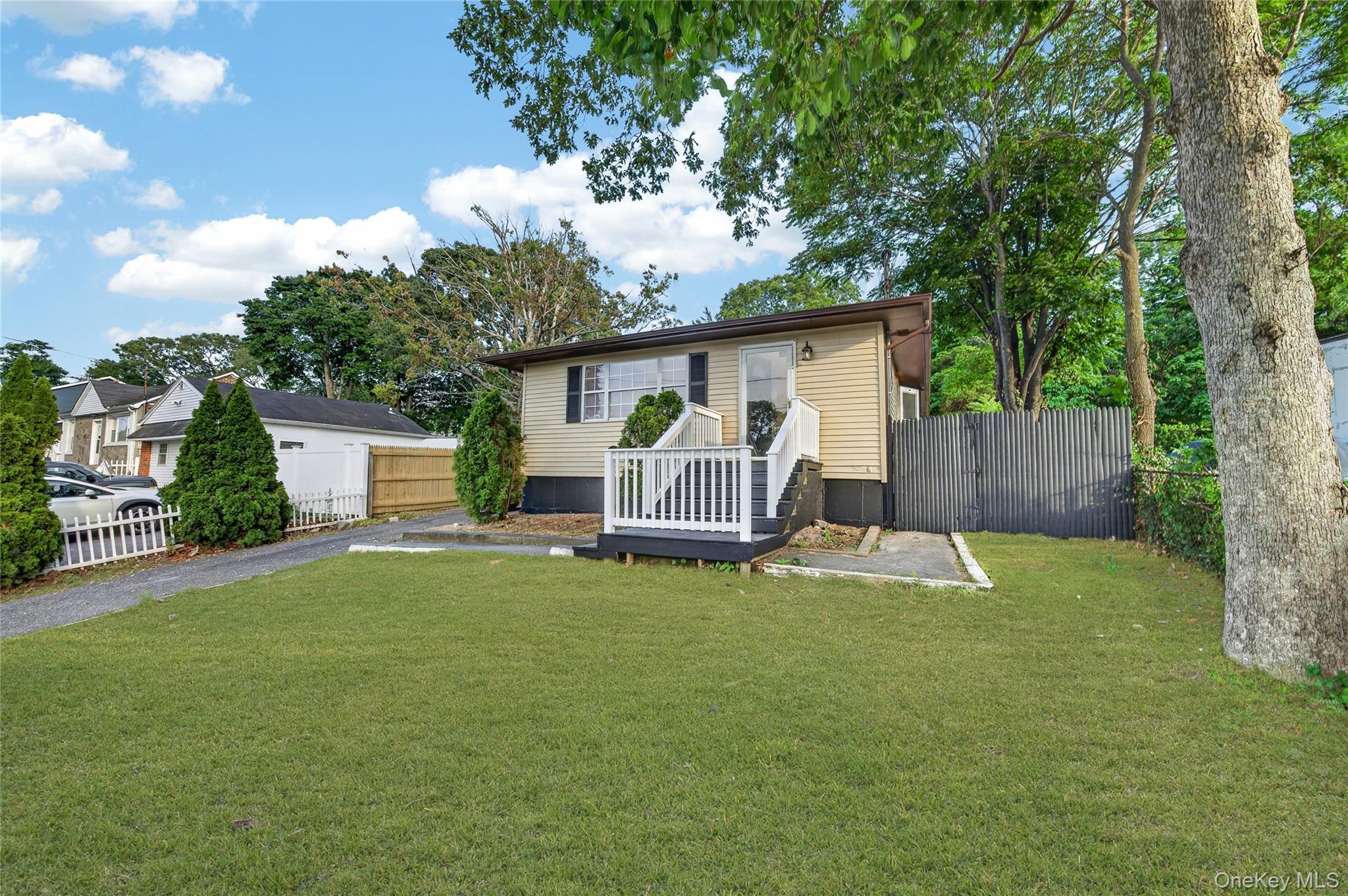 28 Roslyn Avenue – For Sale photo 3