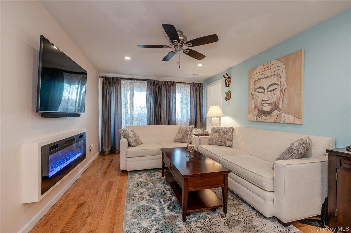 185 W Park Avenue, Unit 201 photo 4
