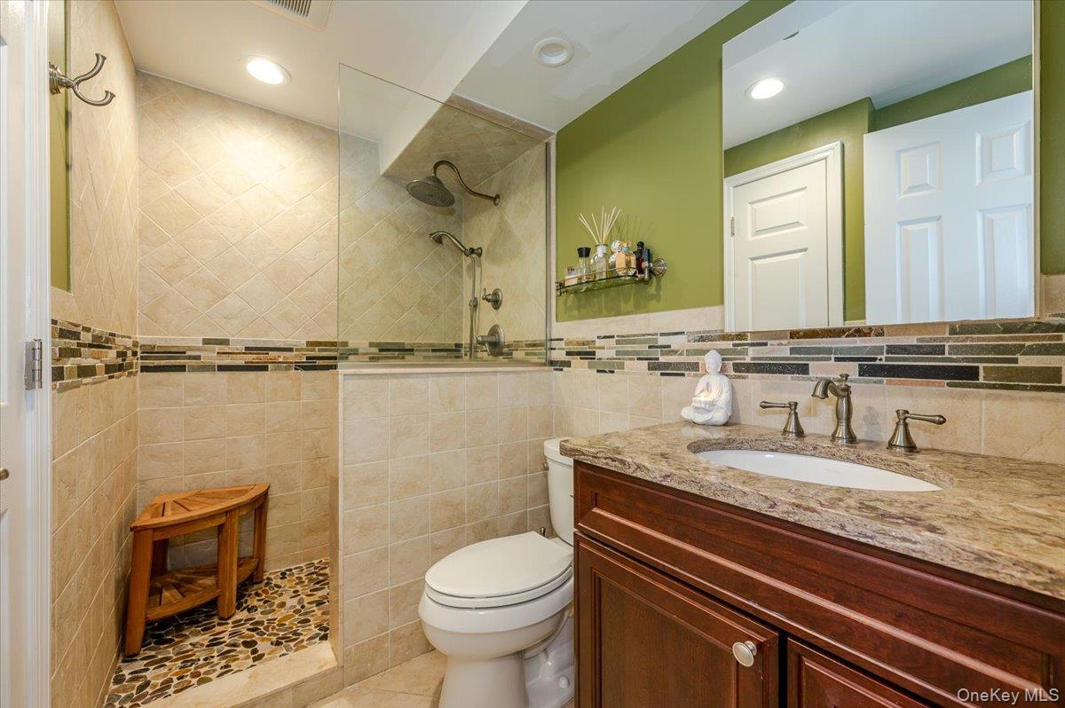 185 W Park Avenue, Unit 201 photo 16