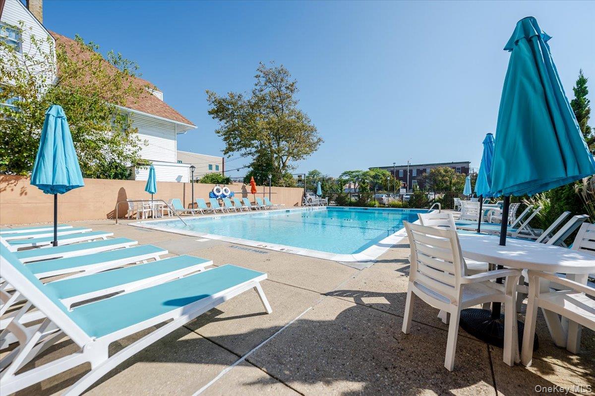 185 W Park Avenue, Unit 201 photo 22