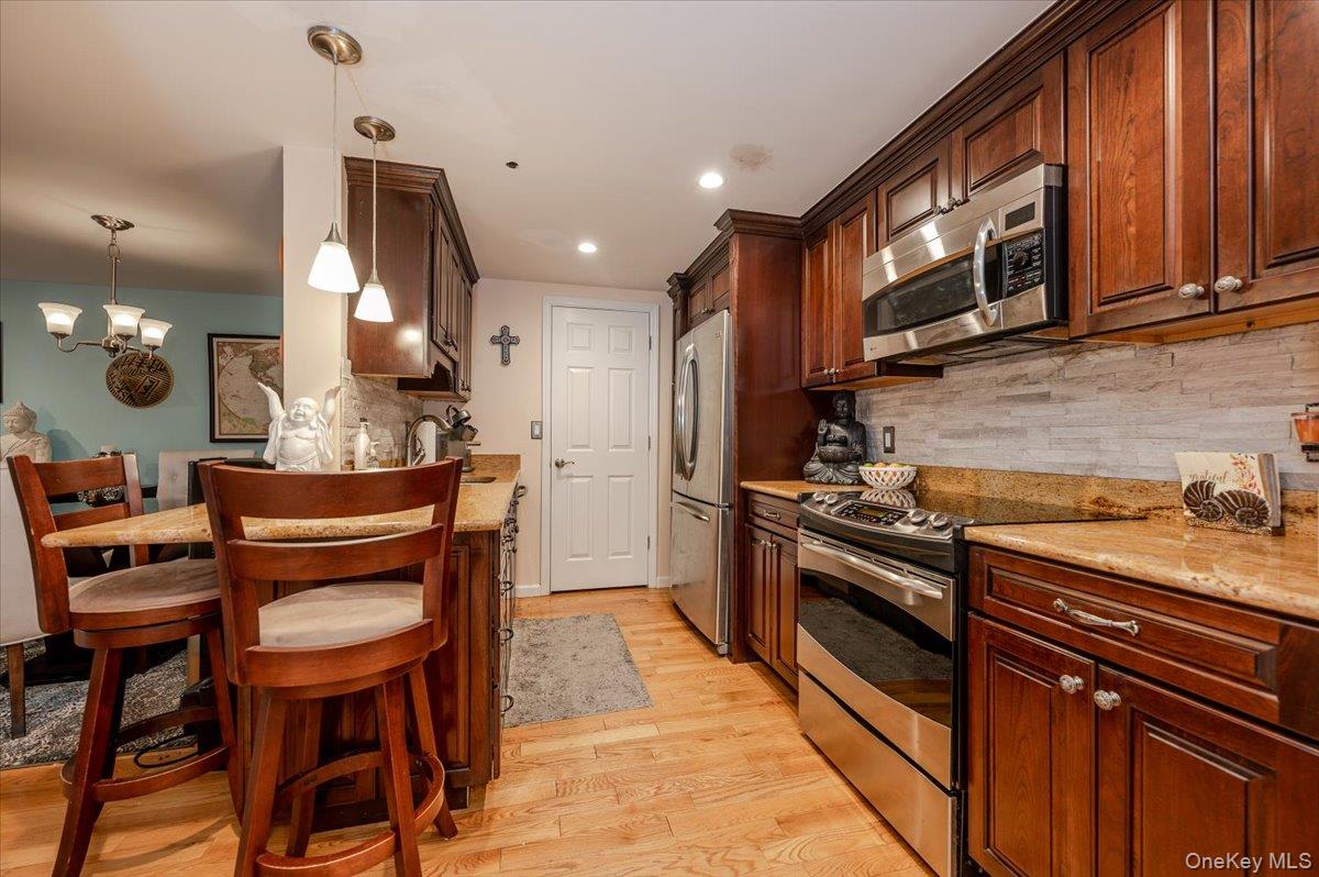 185 W Park Avenue, Unit 201 photo 8